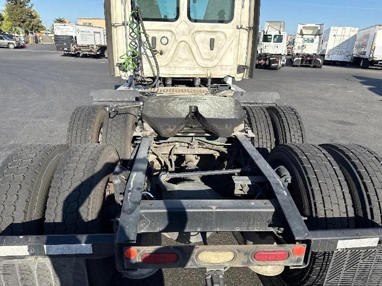 2019 Freightliner Cascadia in West Sacramento, CA — photo 6