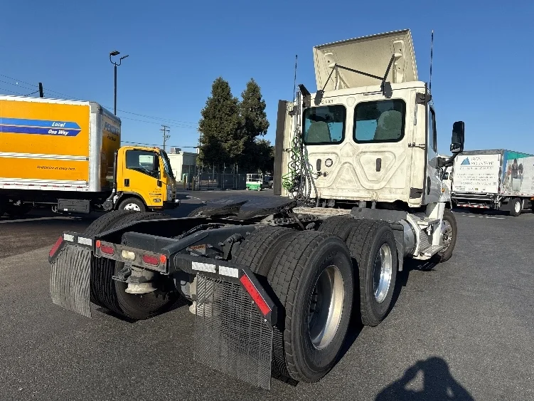 2019 Freightliner Cascadia in West Sacramento, CA — photo 7