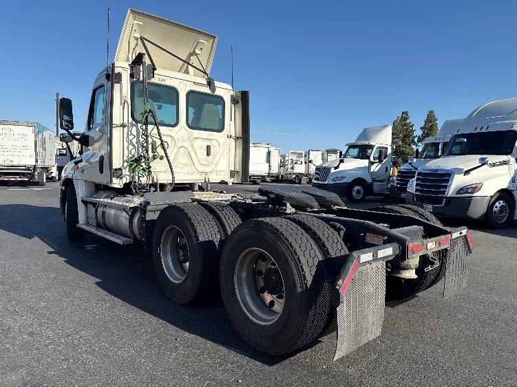 2019 Freightliner Cascadia in West Sacramento, CA — photo 5