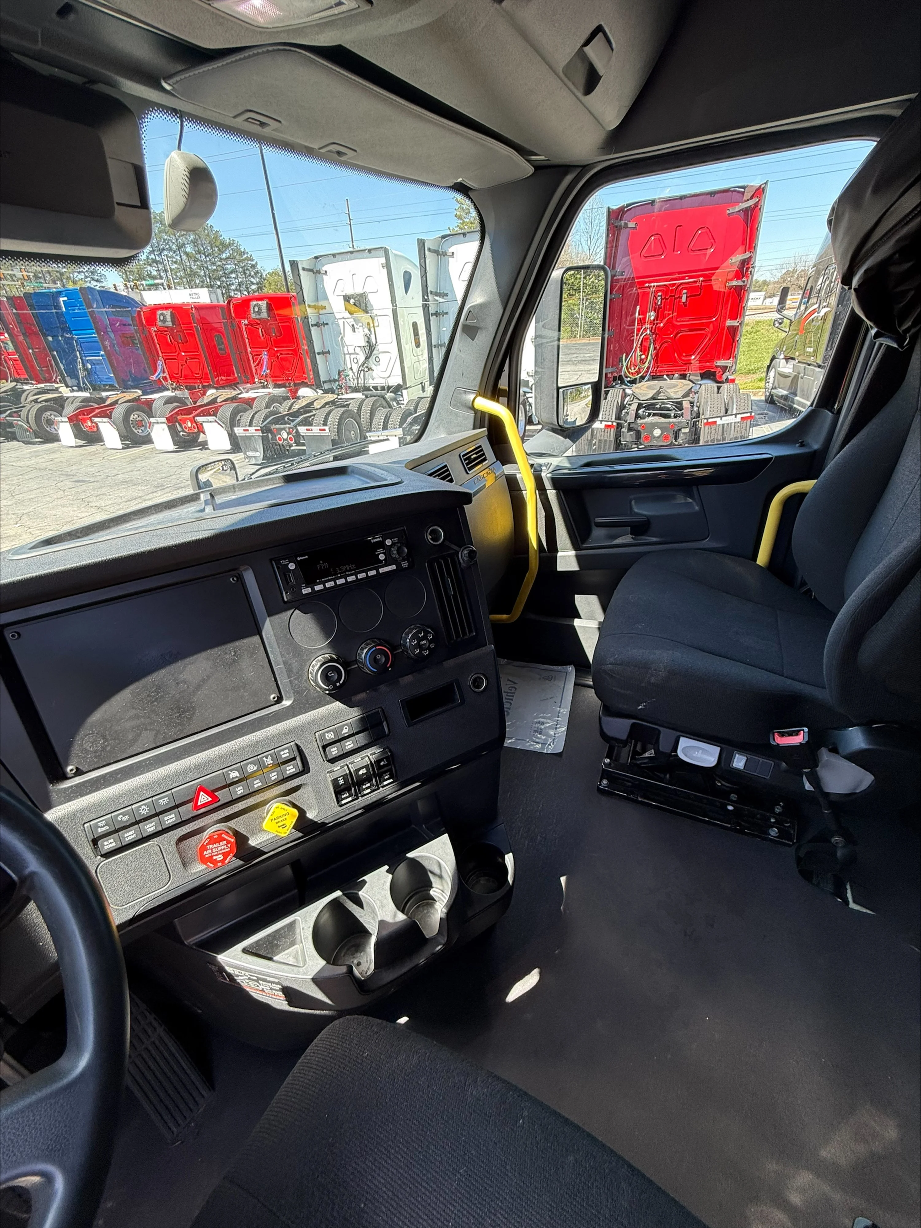 2024 Freightliner Cascadia in Guardian Atlanta — photo 9