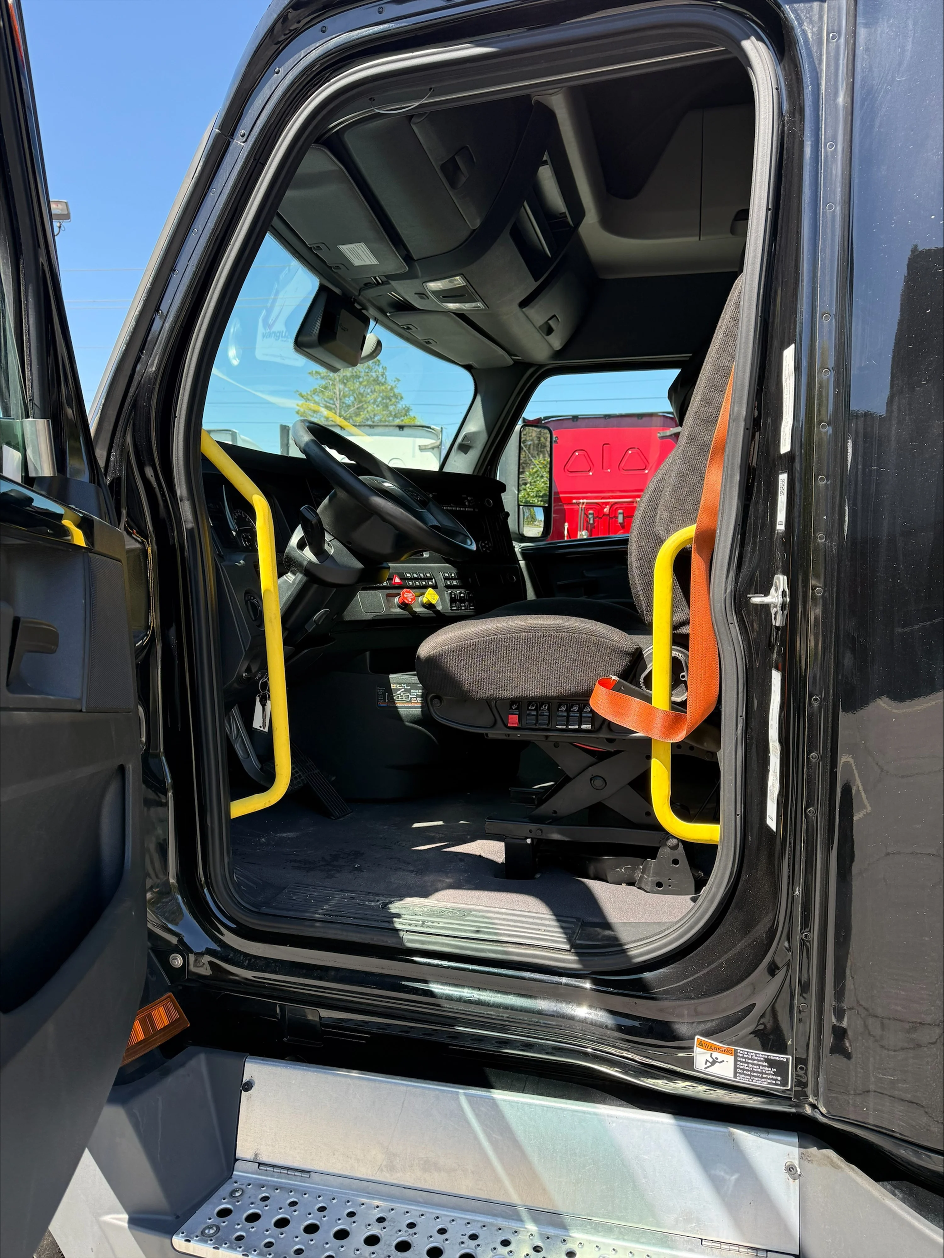 2024 Freightliner Cascadia in Guardian Atlanta — photo 8