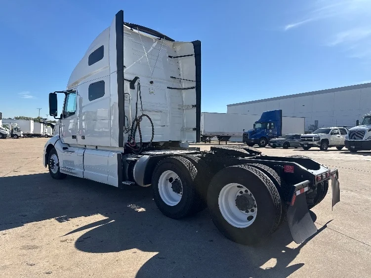 2022 Volvo VNL 760 - image 5