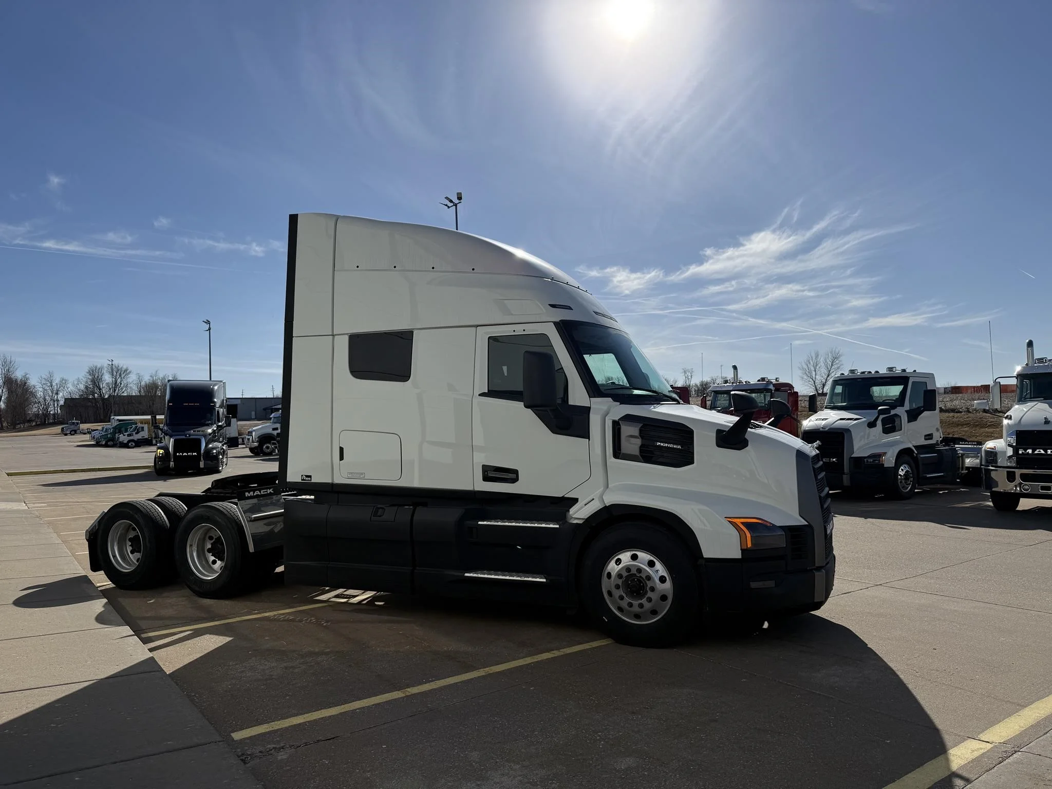 2026 Mack Pioneer — photo 4