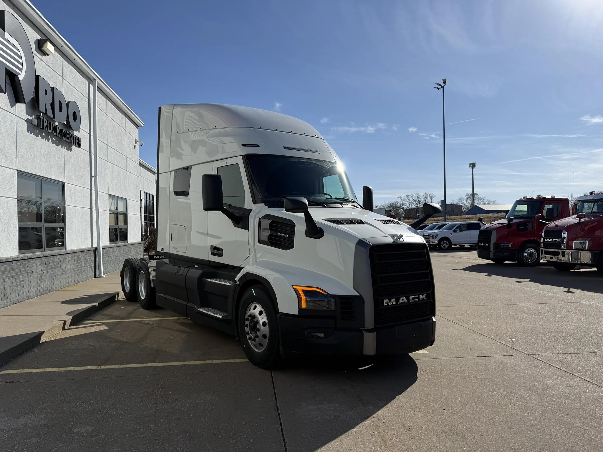 2026 Mack Pioneer — photo 3