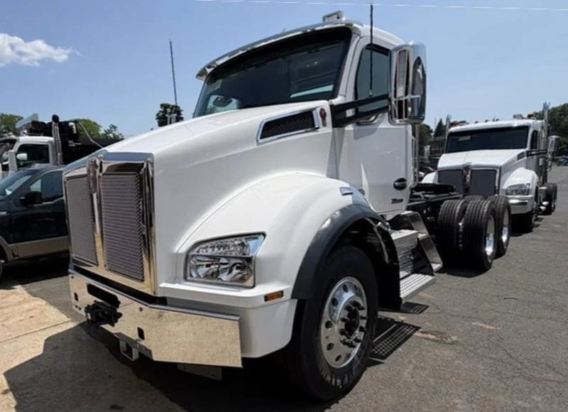 2027 Kenworth T880