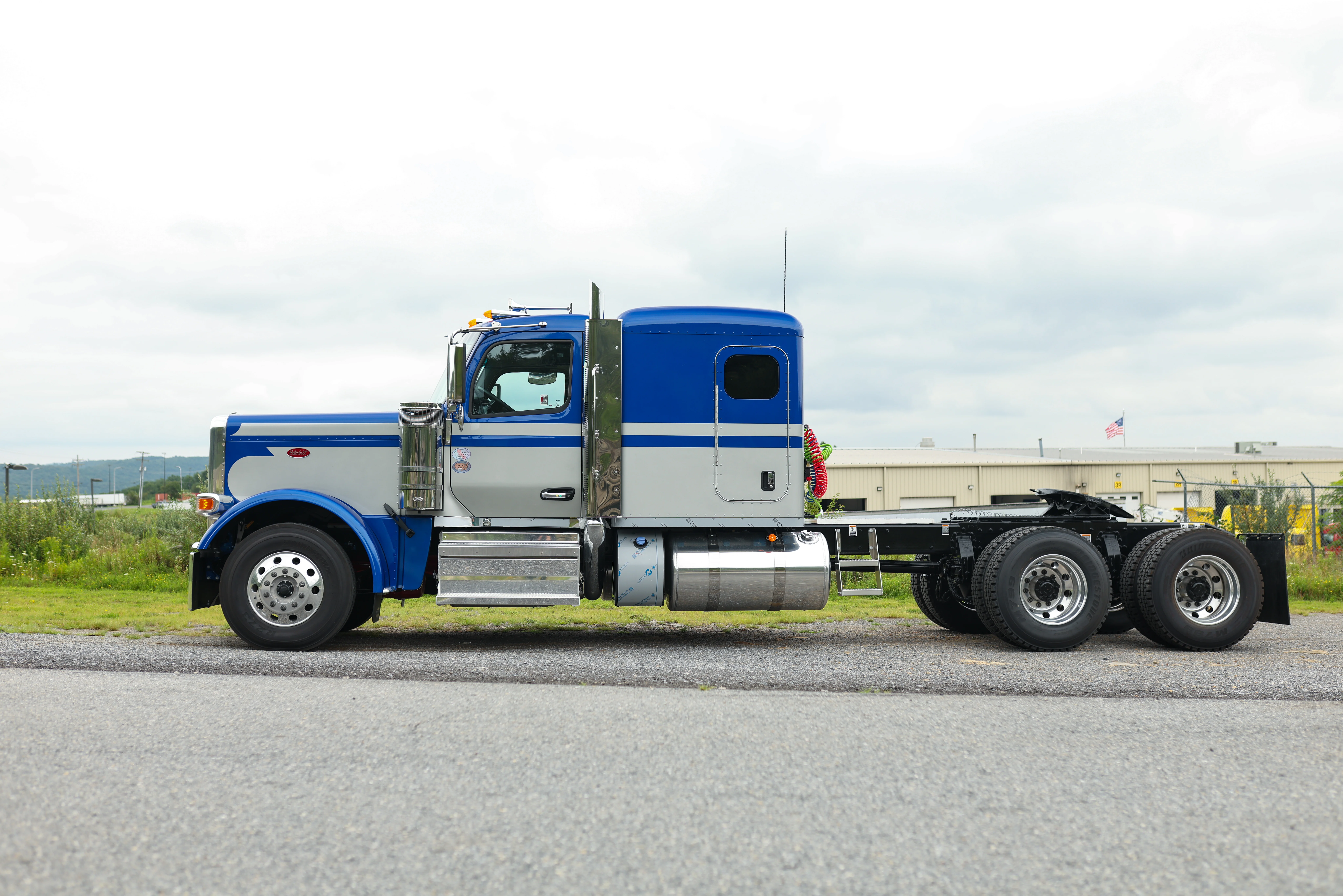 2027 Peterbilt 589 in Clearfield, PA — photo 2