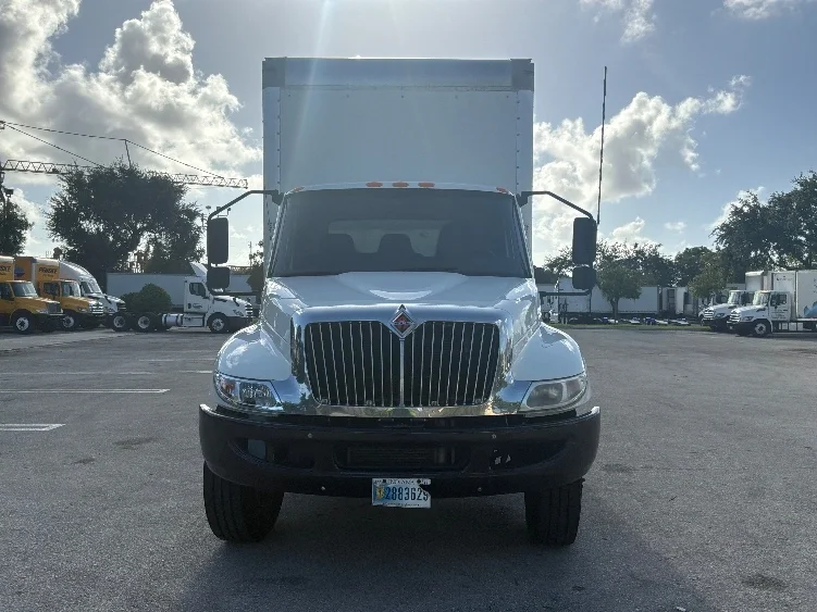 2020 International MV in Pompano Beach, FL — photo 2