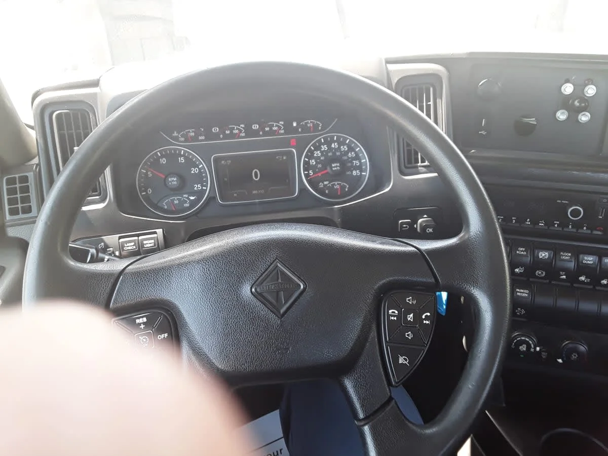 2019 International LT in Kansas City, MO — photo 7
