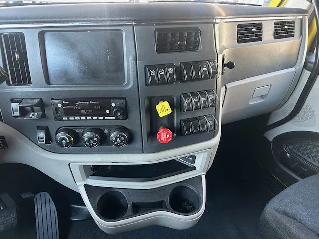2023 Peterbilt 579 - image 16