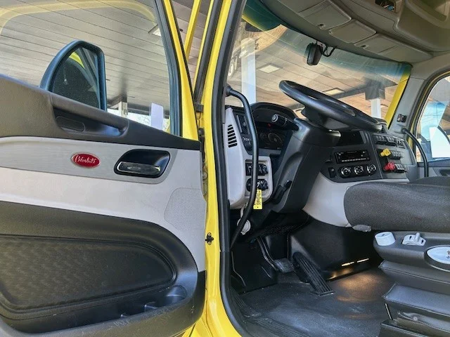 2023 Peterbilt 579 - image 10