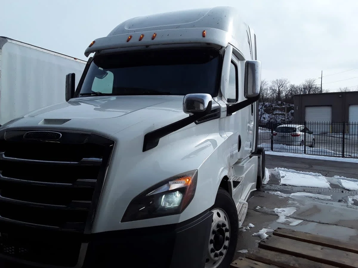 2020 Freightliner Cascadia in Kansas City, MO