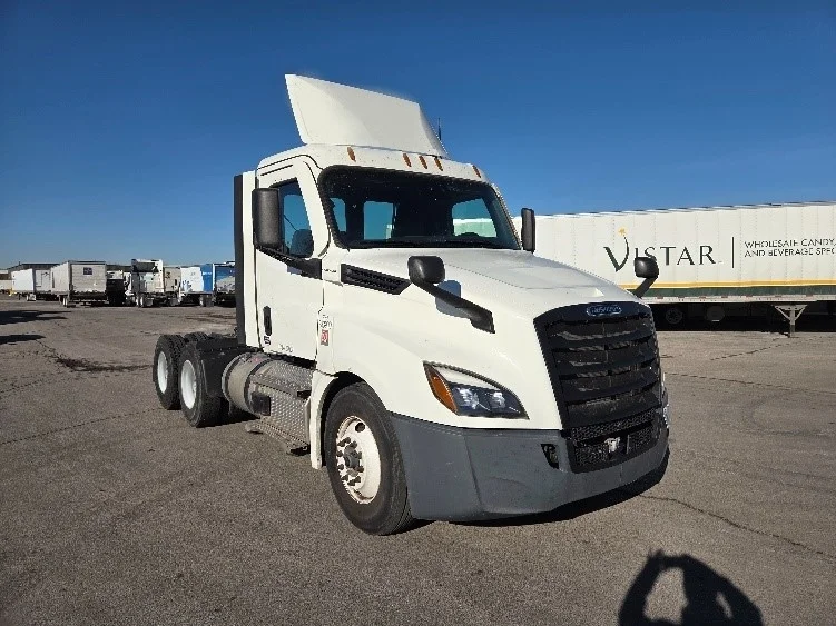 2021 Freightliner Cascadia in Kansas City, MO
