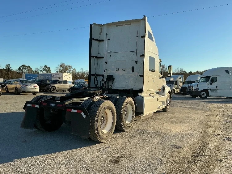 2020 International LT - image 7