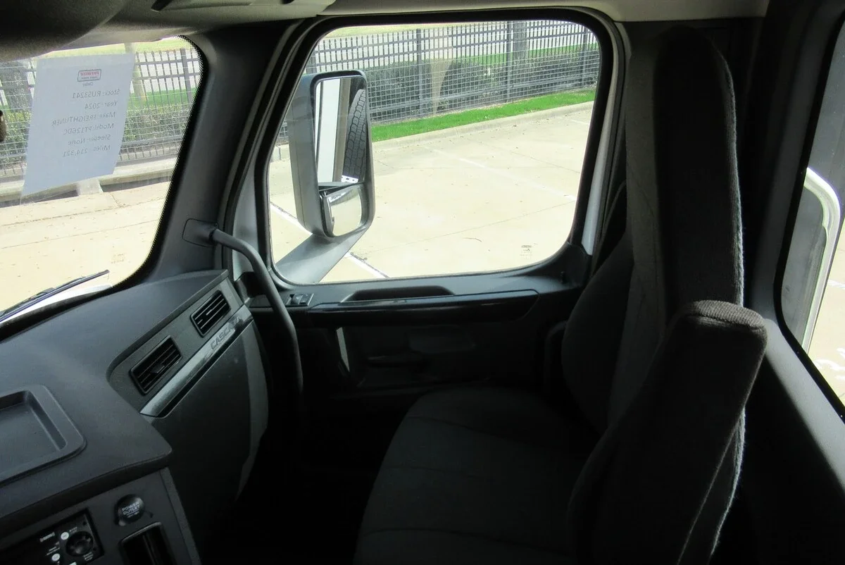 2024 Freightliner Cascadia - image 20