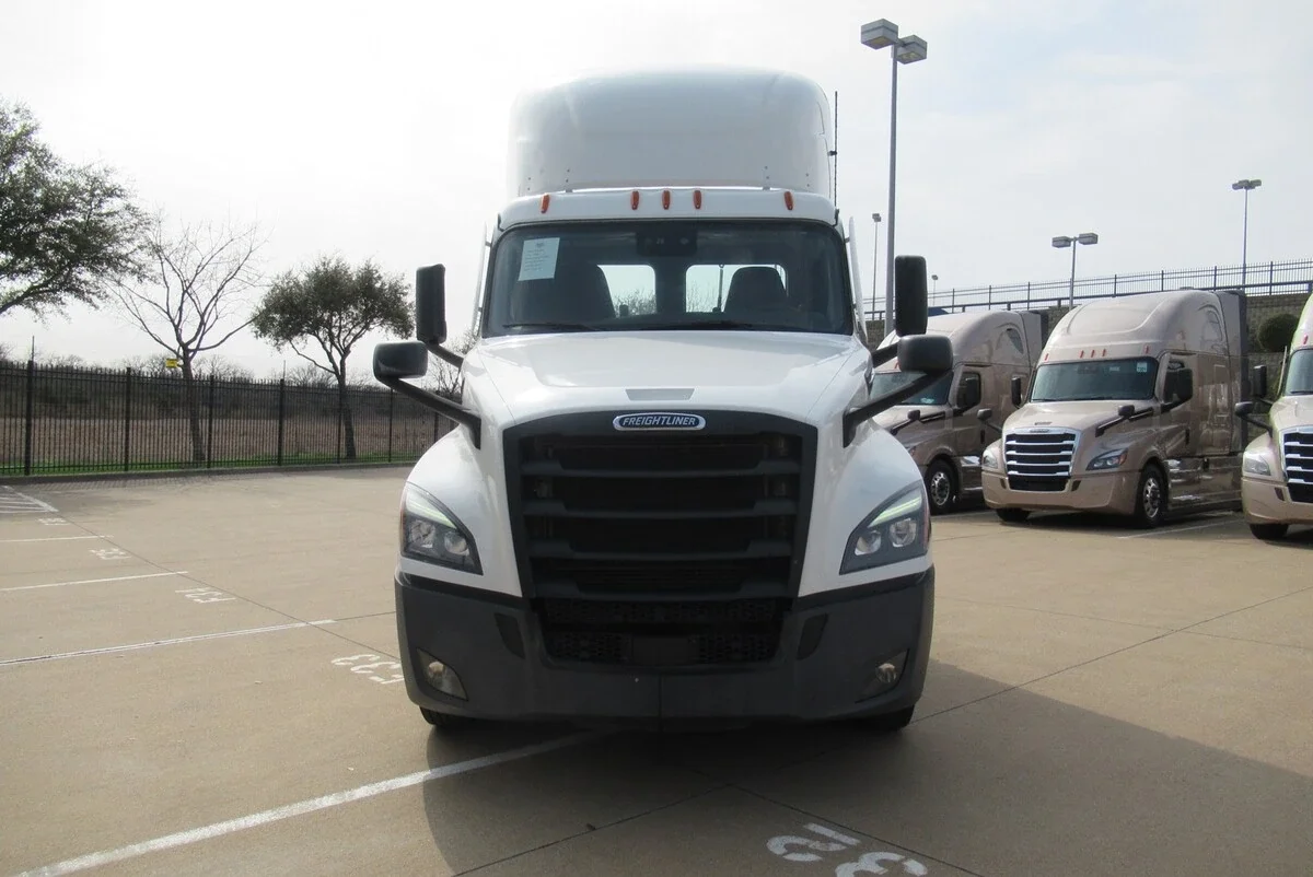 2024 Freightliner Cascadia - image 7