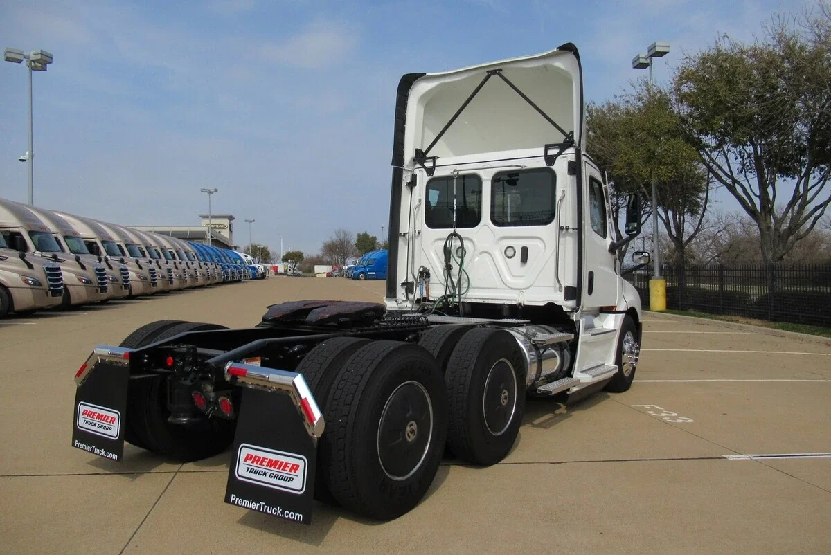 2024 Freightliner Cascadia - image 4