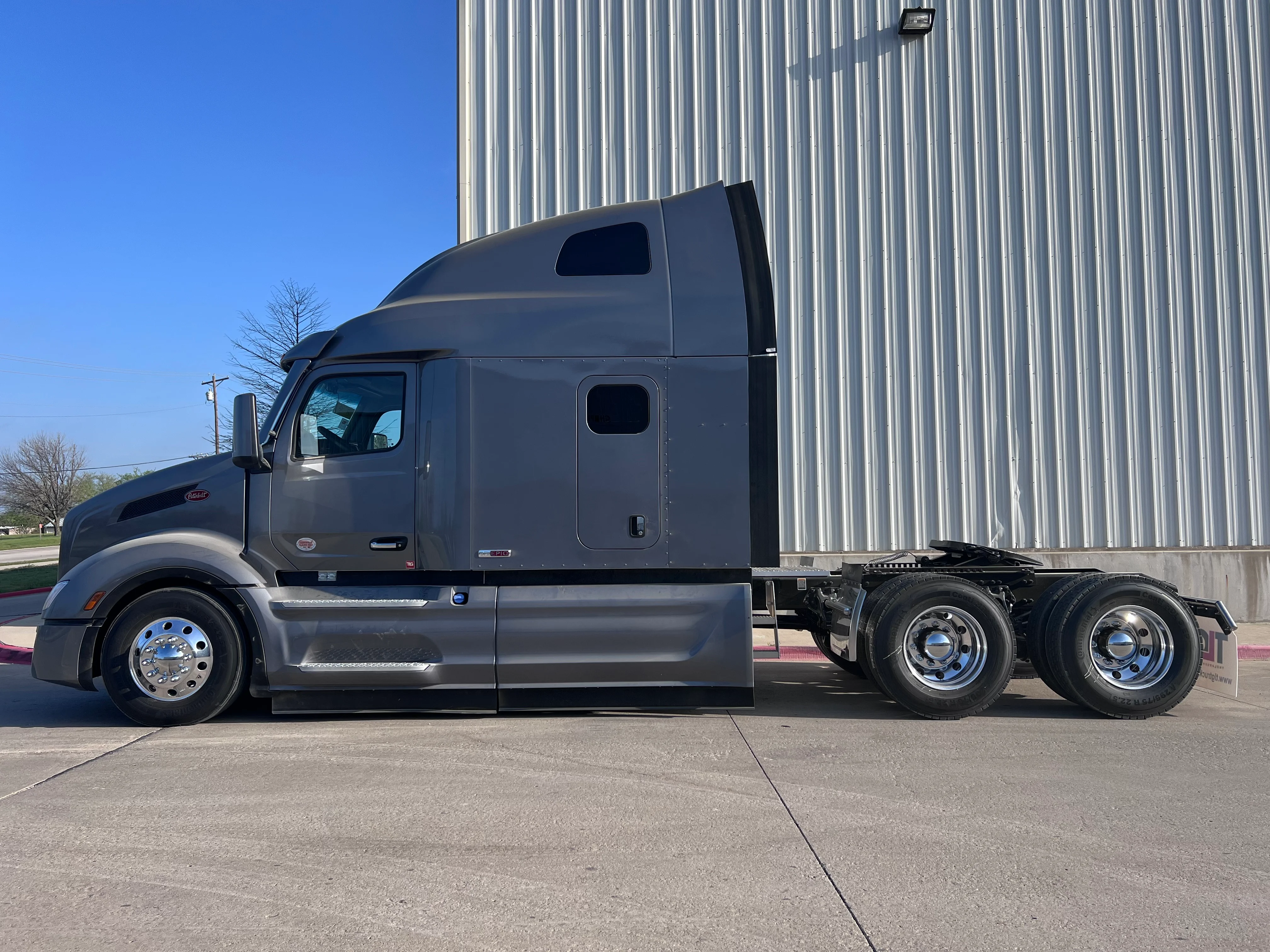 2027 Peterbilt 579 in Joplin, MO — photo 2