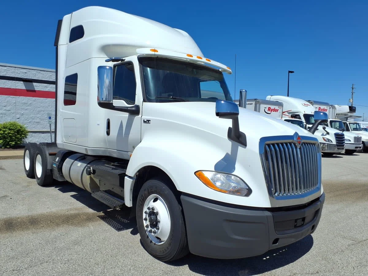2019 International LT in Cleveland, OH — photo 3