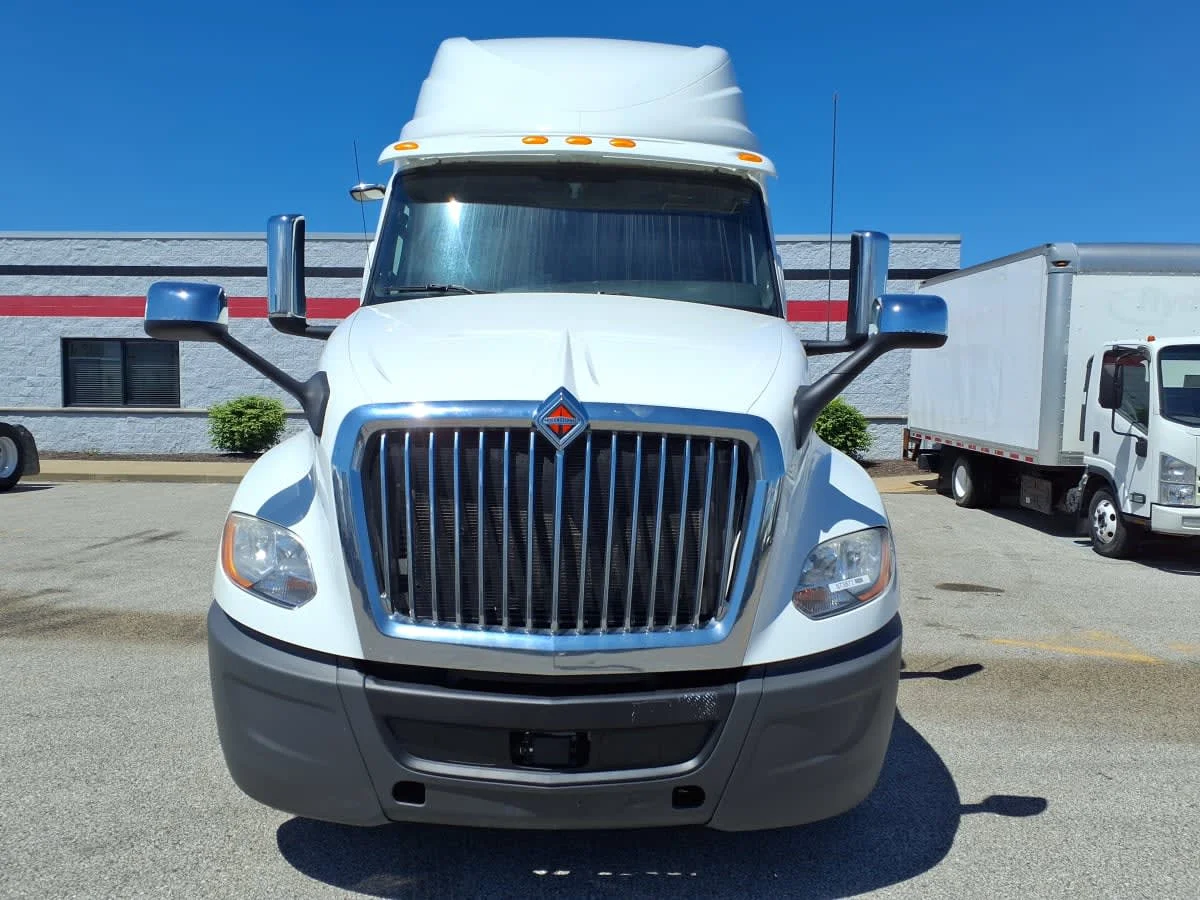 2019 International LT in Cleveland, OH — photo 2