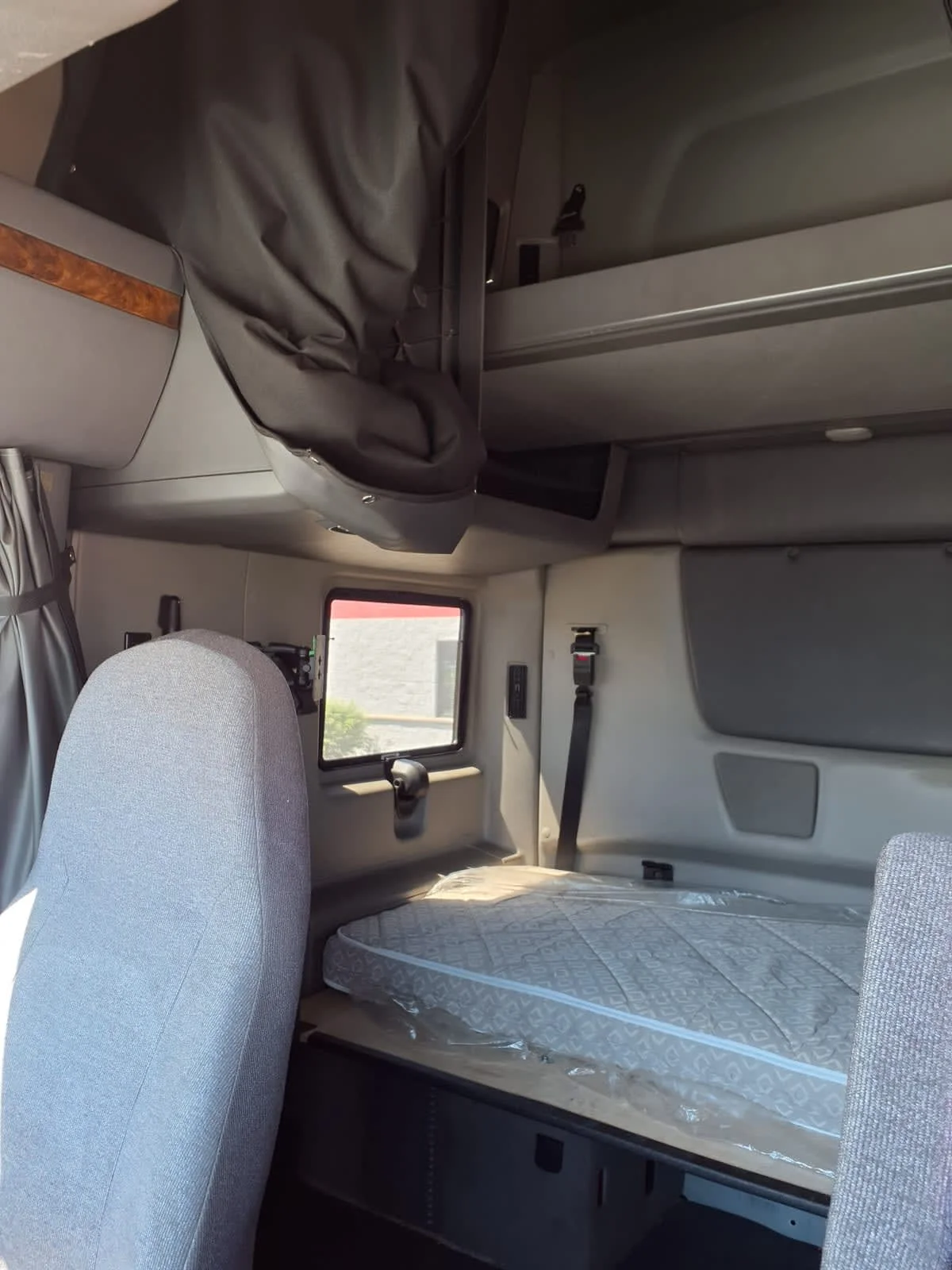 2019 International LT in Cleveland, OH — photo 8