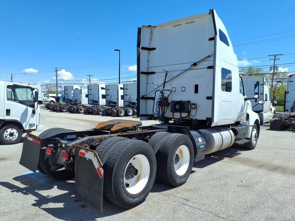 2019 International LT in Cleveland, OH — photo 4