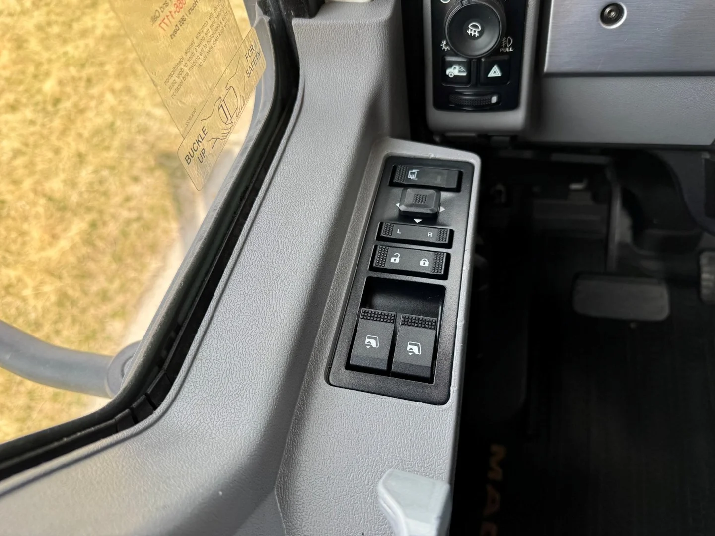 Used 2023 Mack Anthem Daycab - image 13