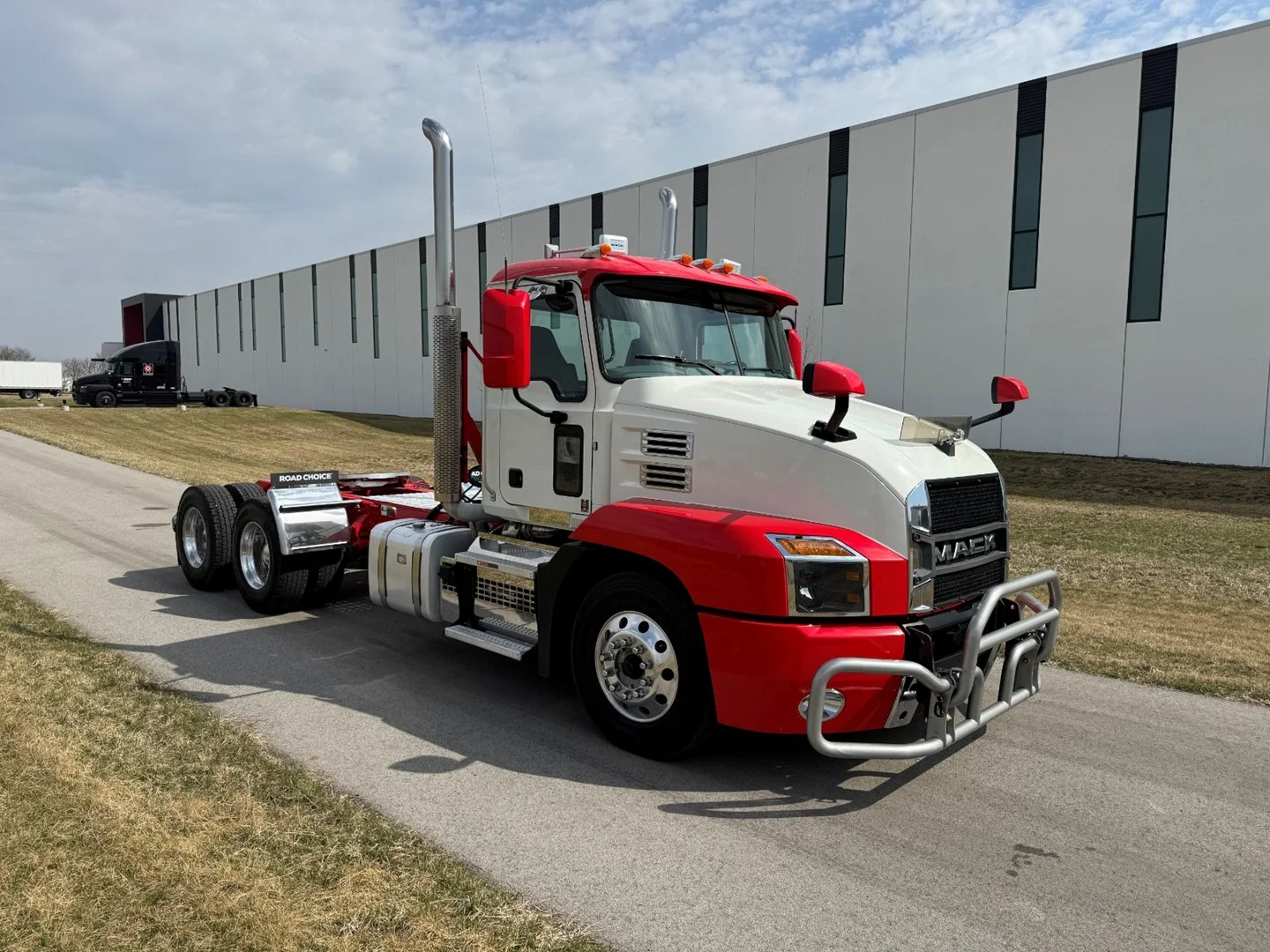 Used 2023 Mack Anthem Daycab - image 8