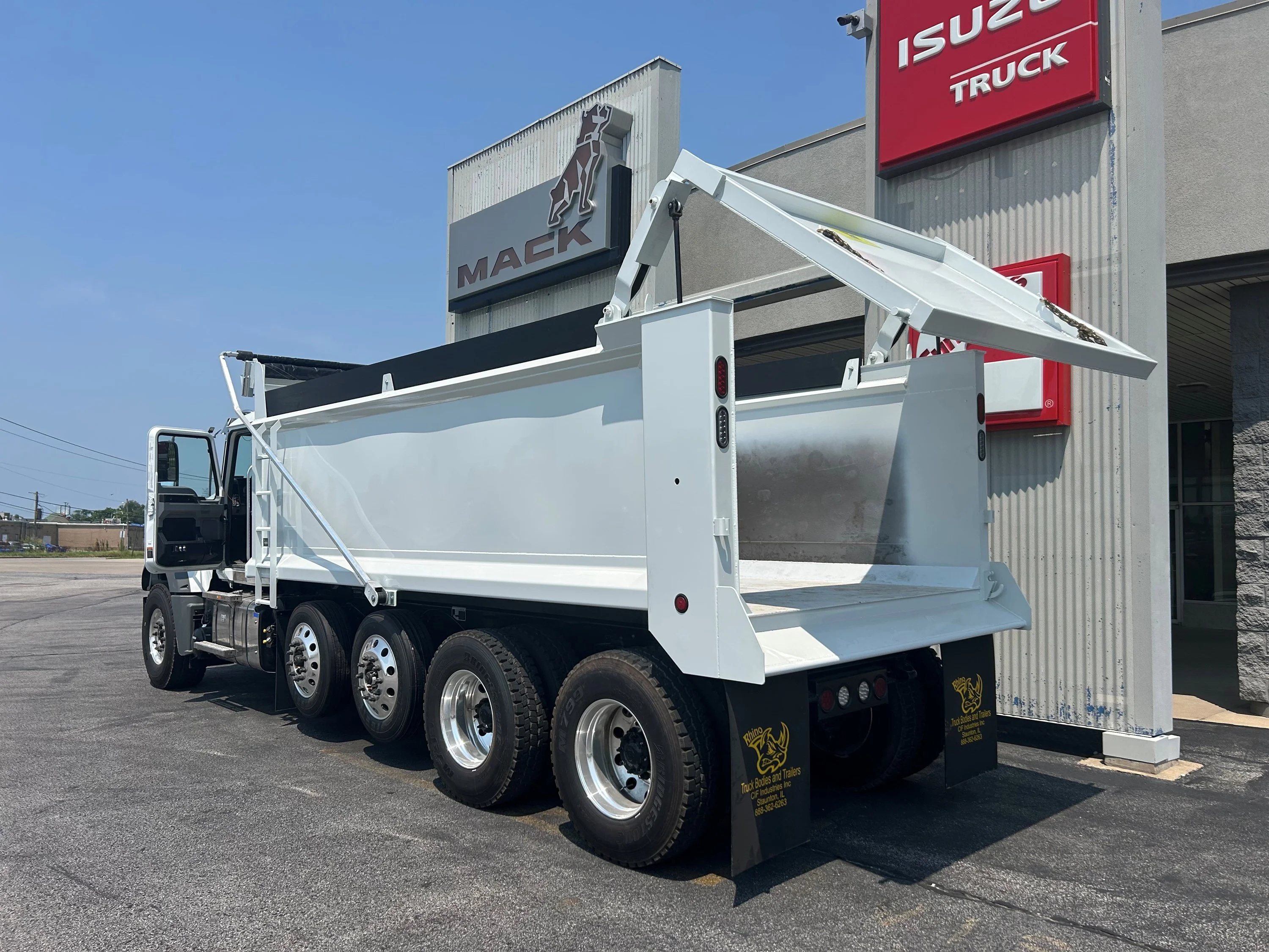 2027 Mack Granite in Cahokia, IL — photo 4