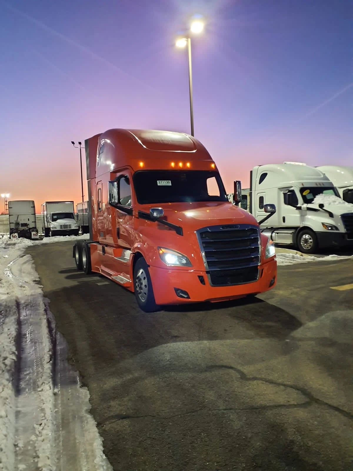 2020 Freightliner Cascadia - image 3