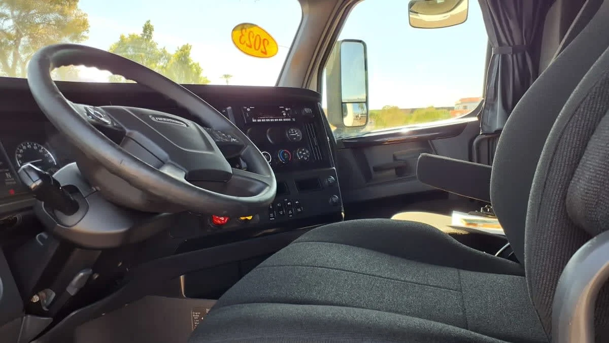 2023 Freightliner Cascadia in Phoenix, AZ — photo 14