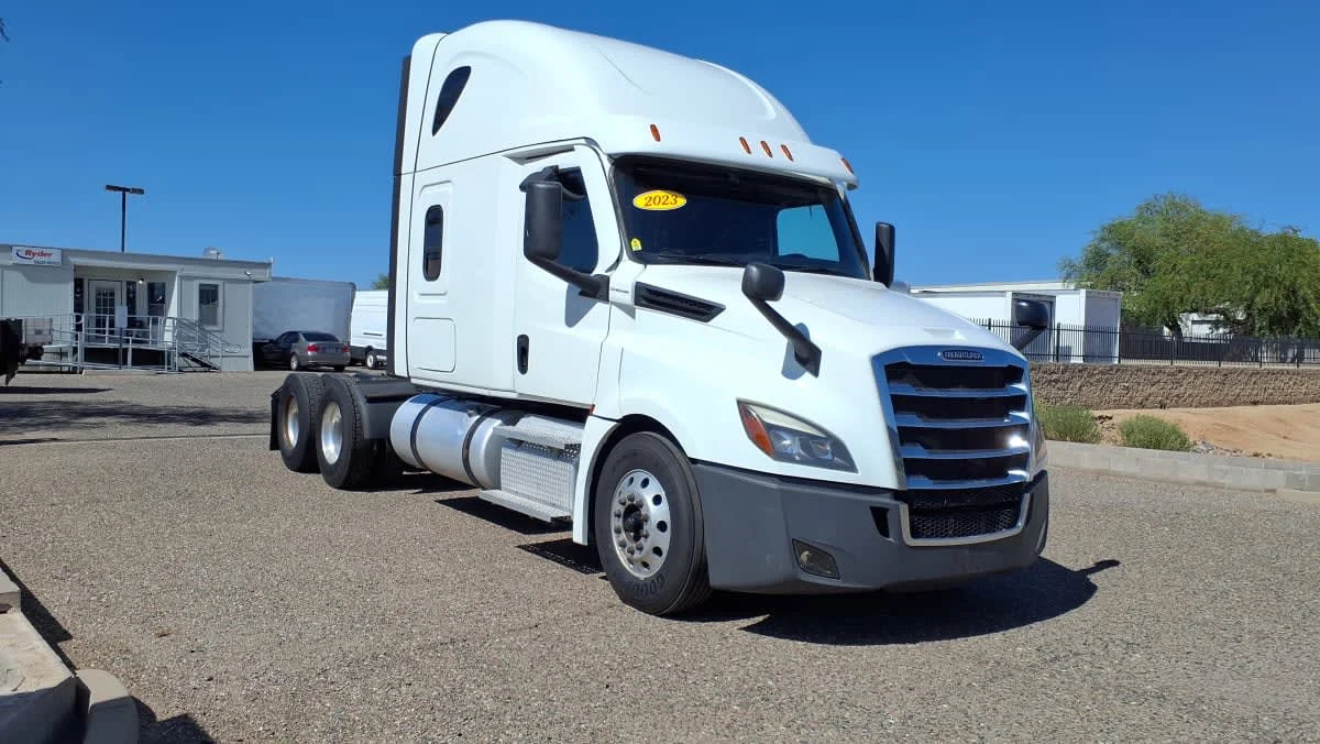 2023 Freightliner Cascadia in Phoenix, AZ — photo 3