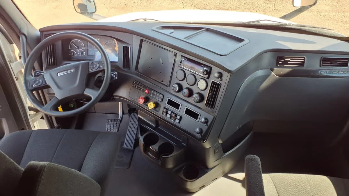 2023 Freightliner Cascadia in Phoenix, AZ — photo 7