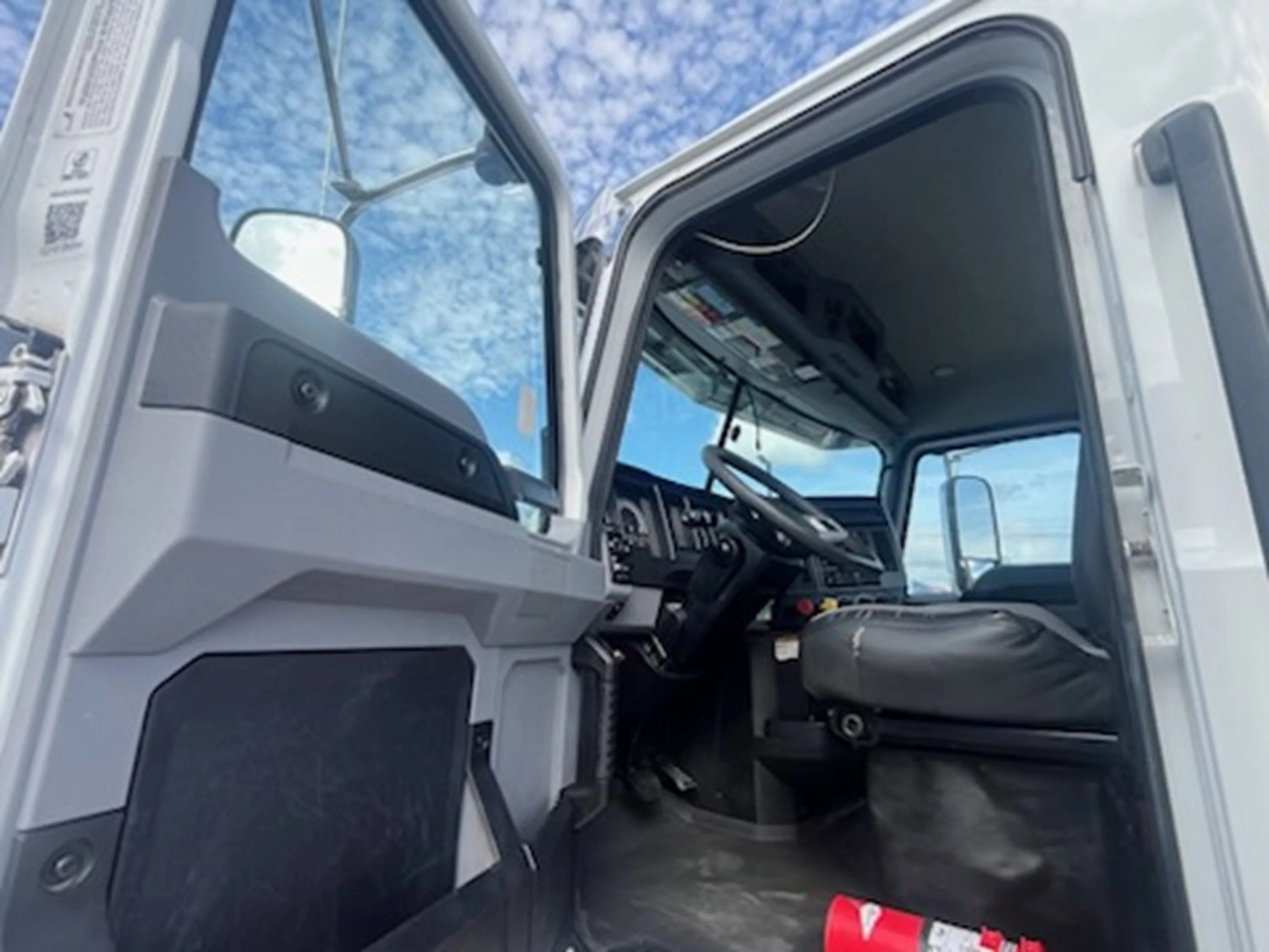 2022 Mack Pinnacle in Austin, TX — photo 10