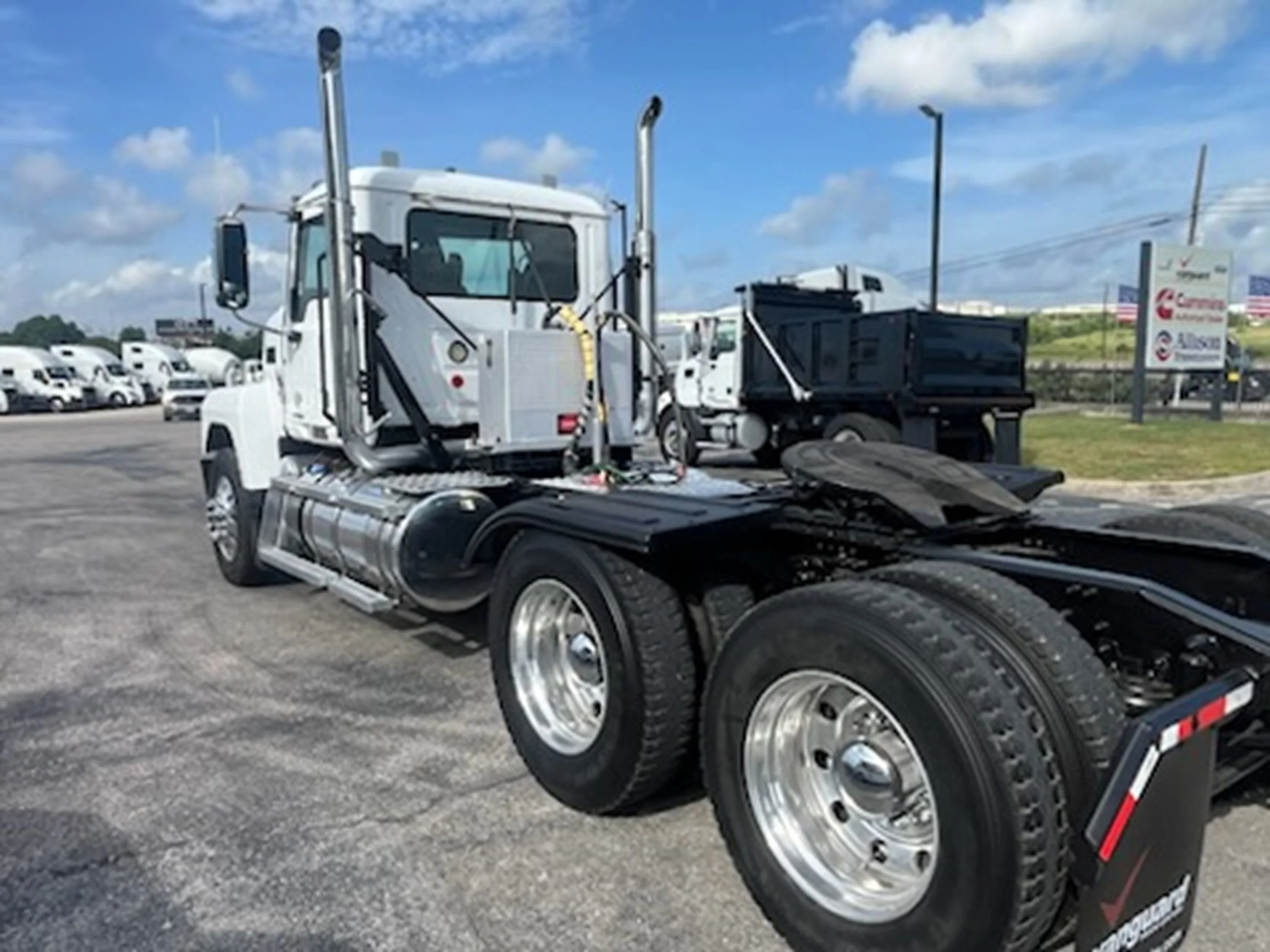 2022 Mack Pinnacle in Austin, TX — photo 5