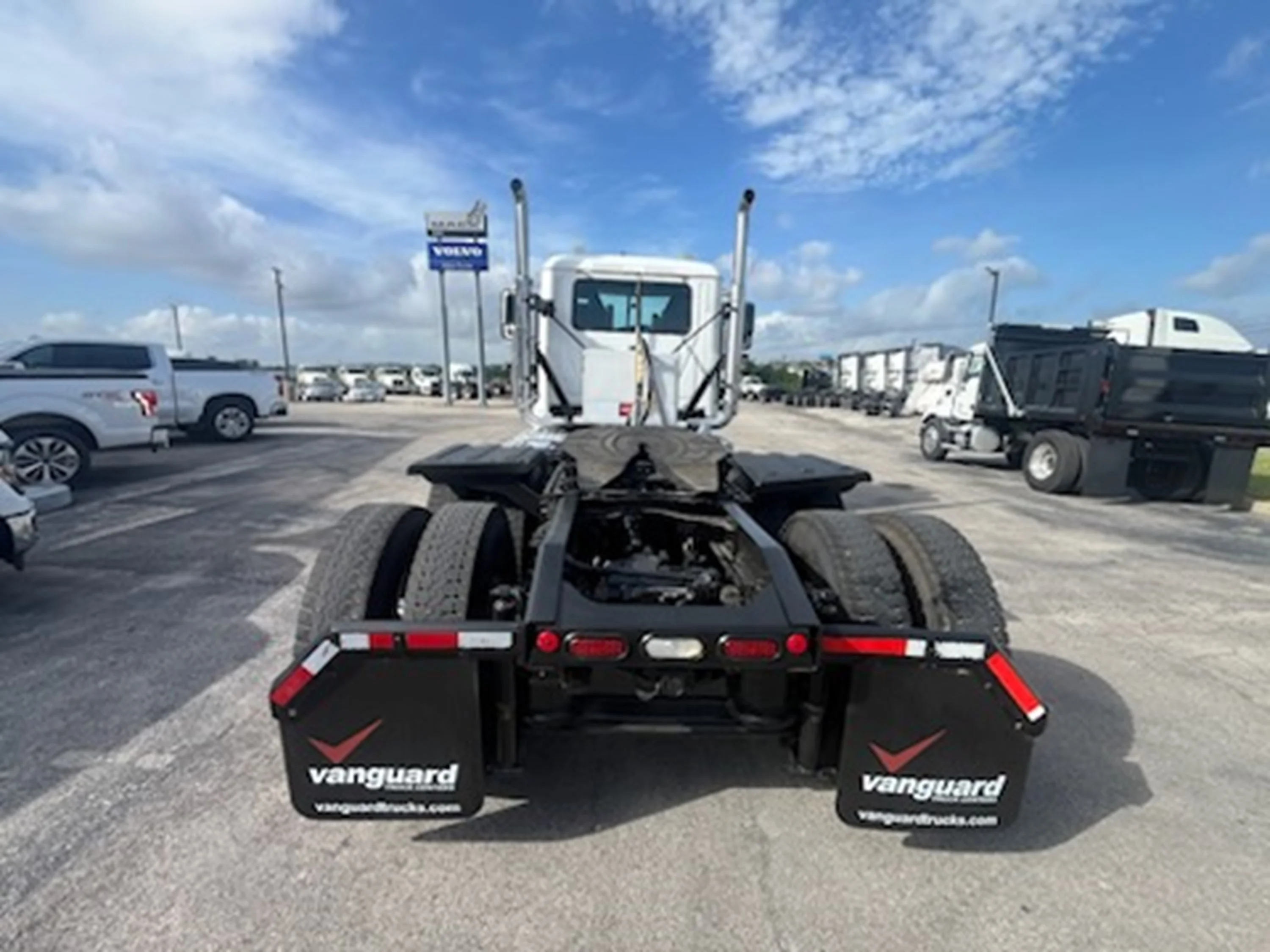 2022 Mack Pinnacle in Austin, TX — photo 4