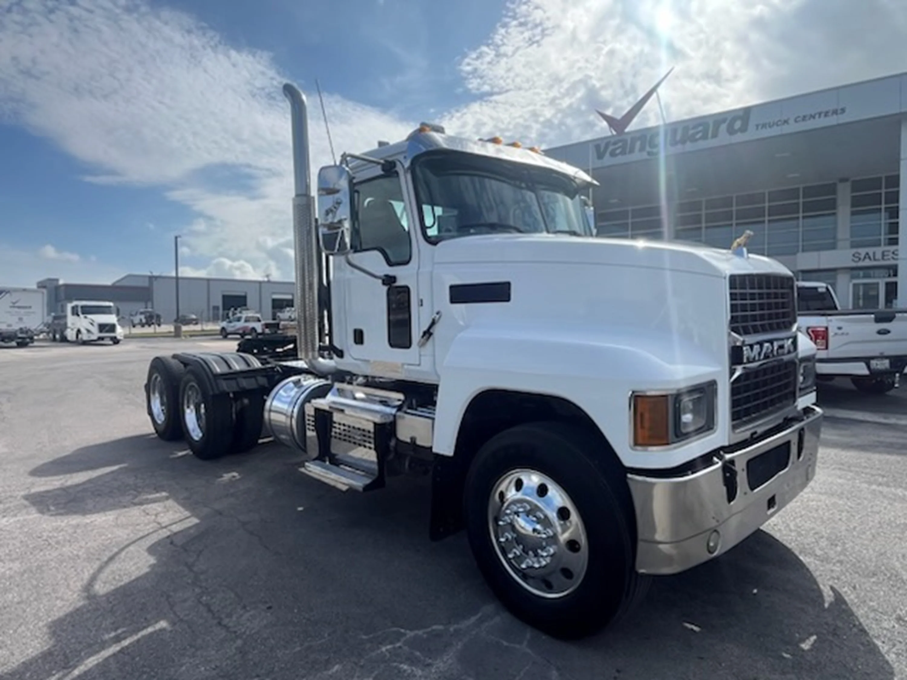 2022 Mack Pinnacle in Austin, TX — photo 2