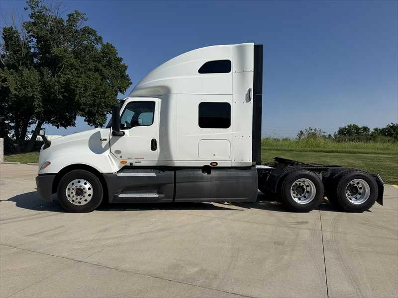 2021 International LT in Memphis, TN — photo 2