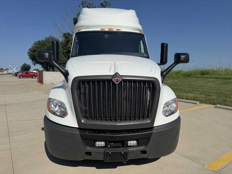 2021 International LT in Memphis, TN — photo 8