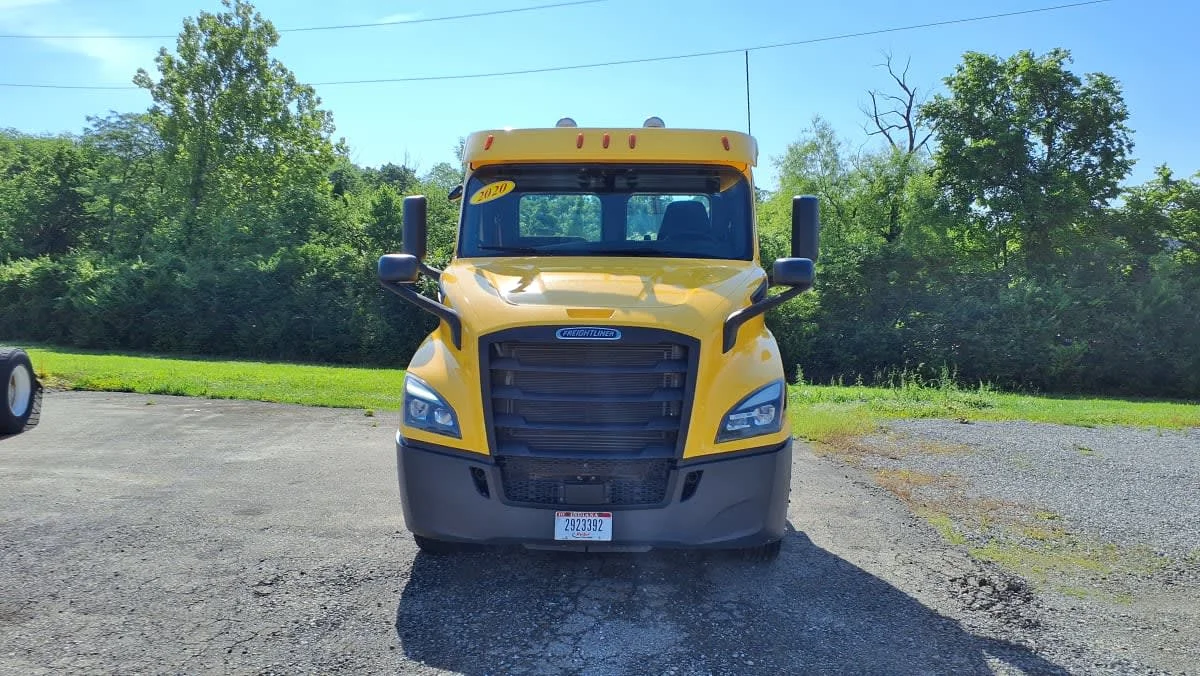 2020 Freightliner Cascadia in West Chester, OH — photo 2