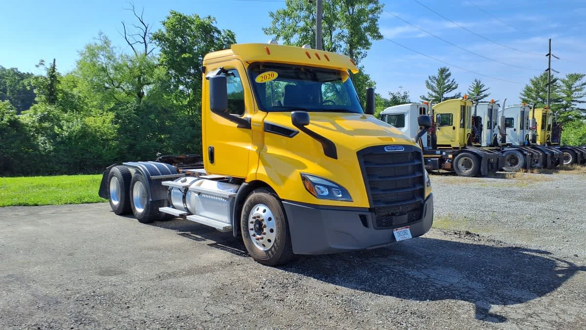 2020 Freightliner Cascadia in West Chester, OH — photo 3