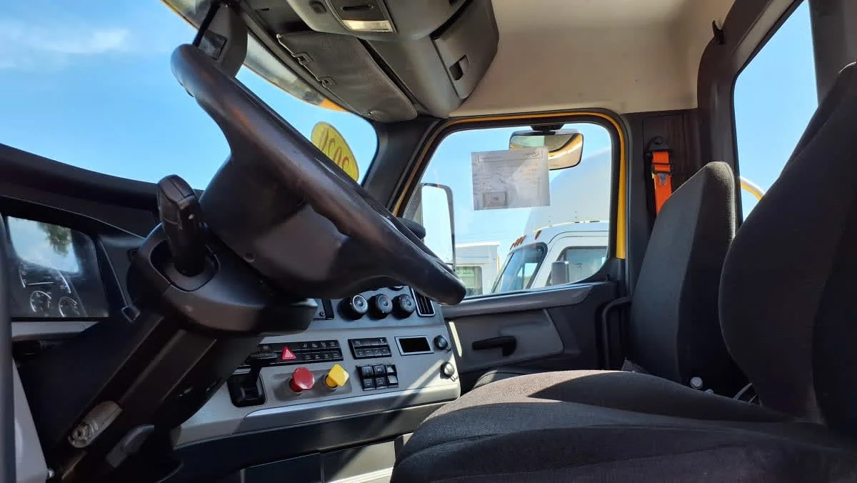 2020 Freightliner Cascadia in West Chester, OH — photo 7