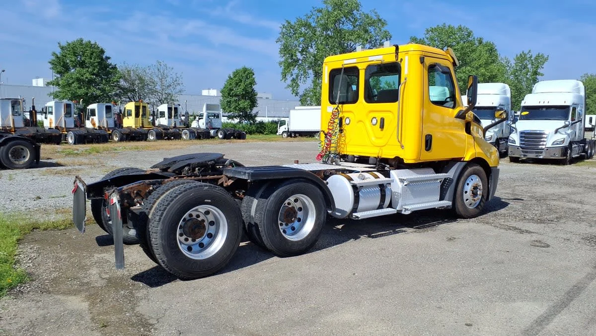 2020 Freightliner Cascadia in West Chester, OH — photo 4