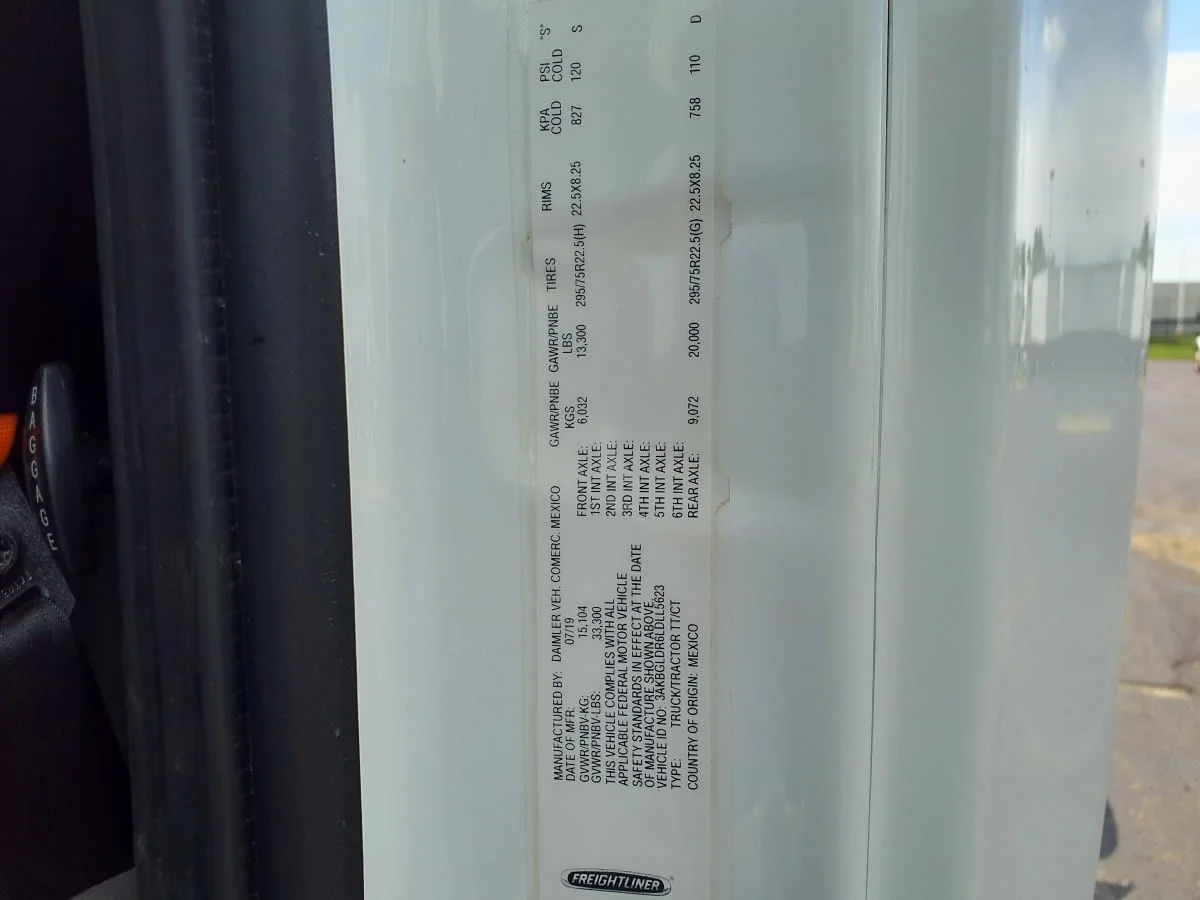 2020 Freightliner Cascadia in Altoona, IA — photo 15