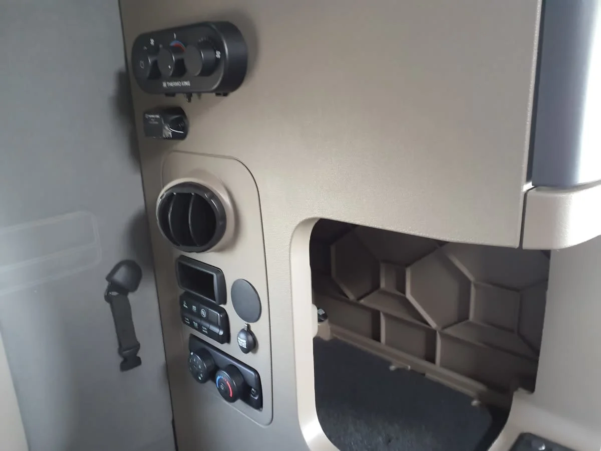 2020 Freightliner Cascadia in Altoona, IA — photo 13