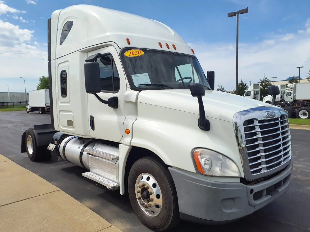 2020 Freightliner Cascadia in Altoona, IA — photo 3