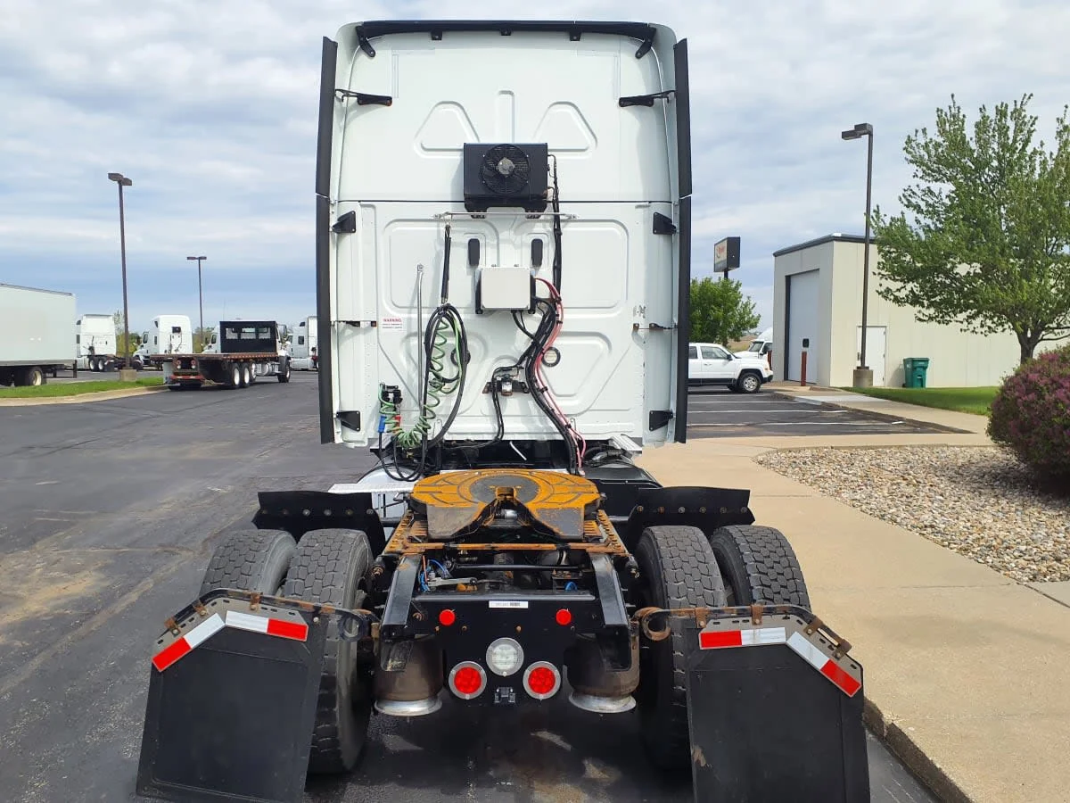 2020 Freightliner Cascadia in Altoona, IA — photo 5