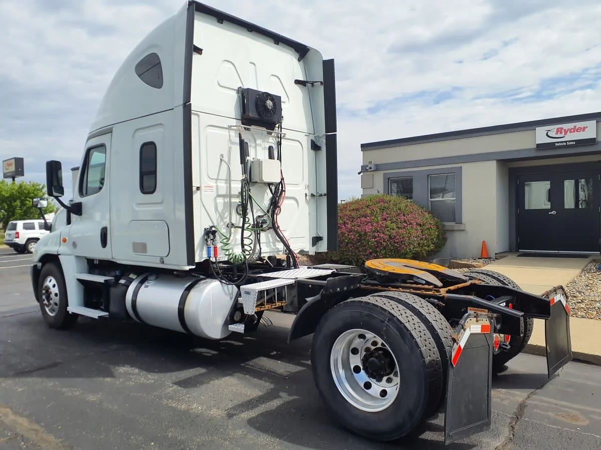 2020 Freightliner Cascadia in Altoona, IA — photo 6