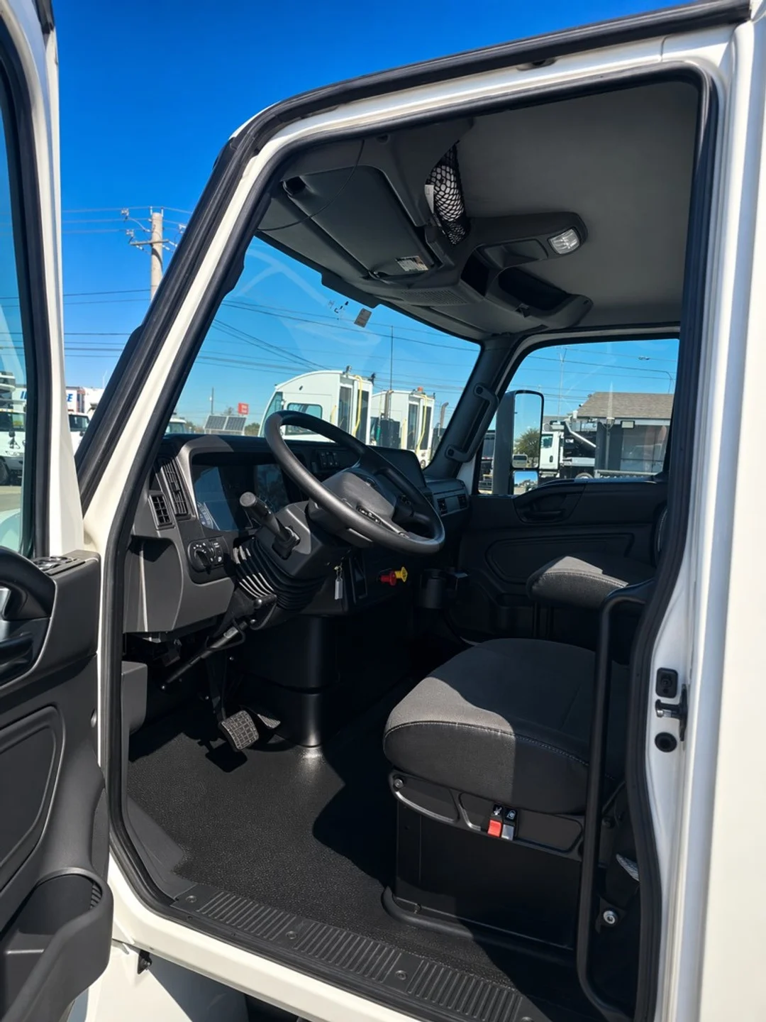 2022 International MV - image 5