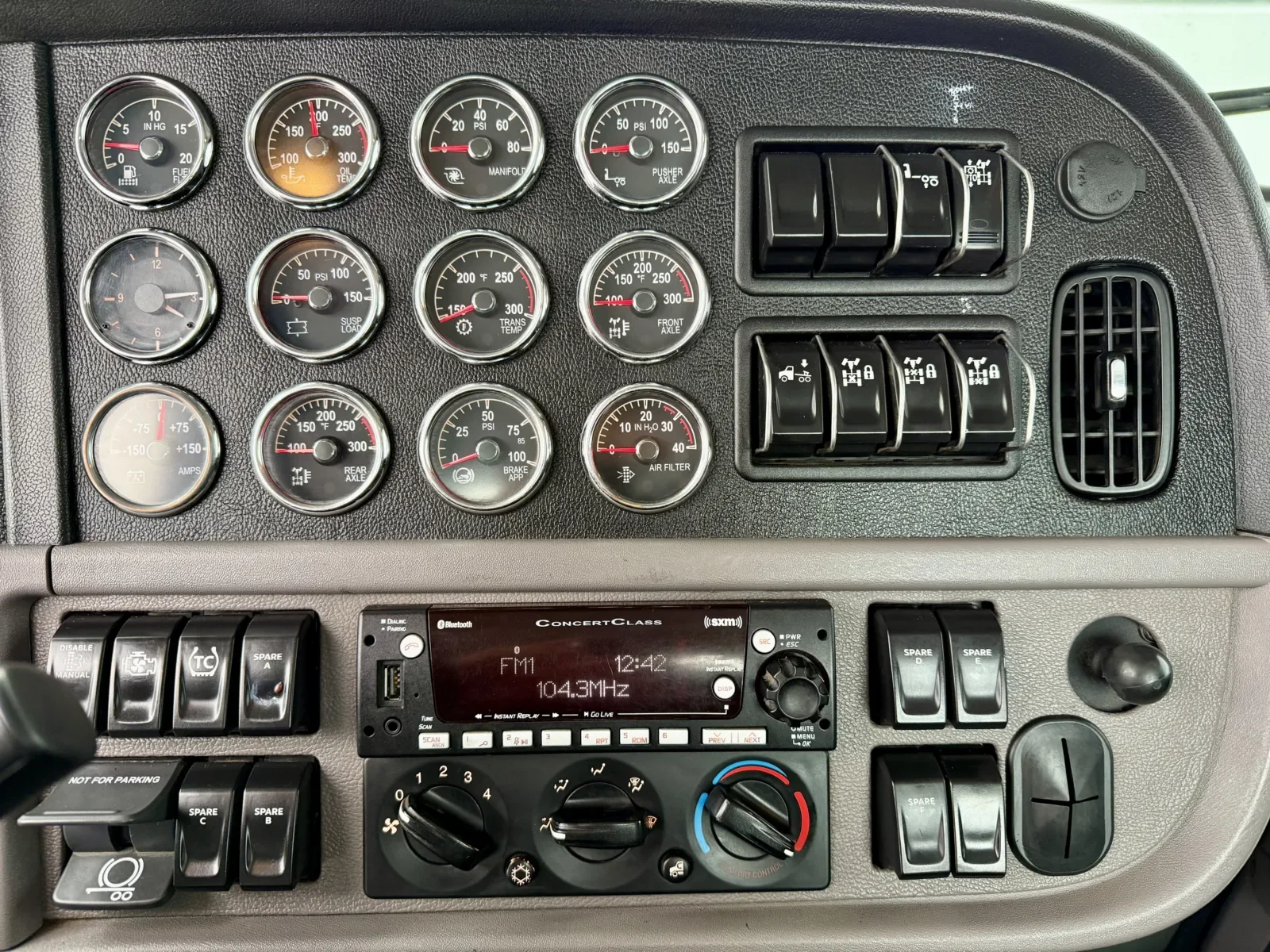 2023 Peterbilt 389 - image 18