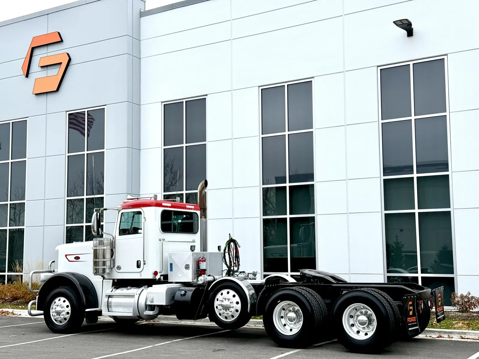 2023 Peterbilt 389 in New Lenox, IL — photo 6